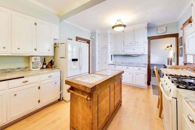 203 N Haddow Avenue, Arlington Heights, IL 60004