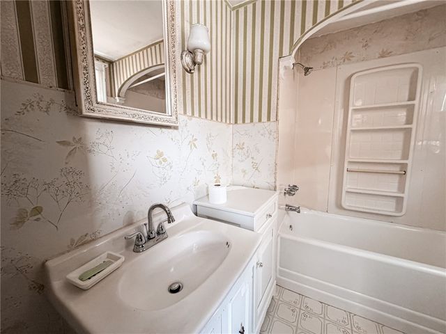 1207 Ohio Ave, White Oak, PA 15131