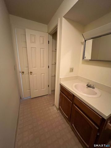 427 Judd Square 427, Wallingford, CT 06492