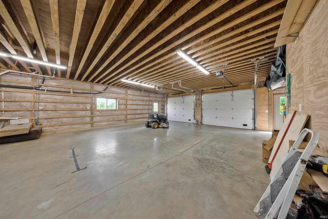 7000 E 500 N, Patoka, IN 47666