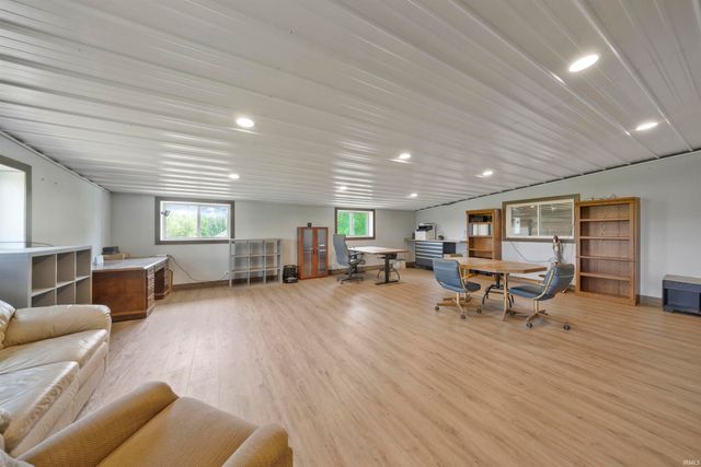 7000 E 500 N, Patoka, IN 47666