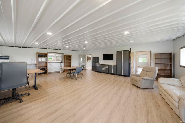 7000 E 500 N, Patoka, IN 47666
