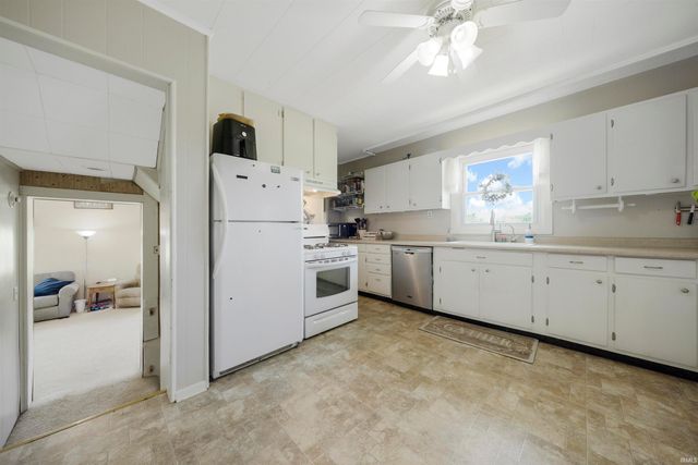 7000 E 500 N, Patoka, IN 47666