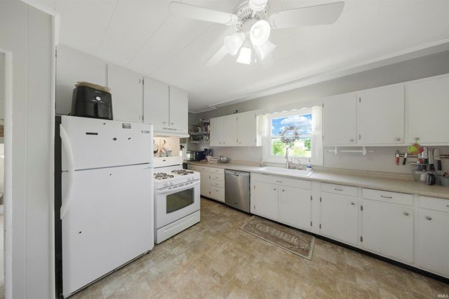 7000 E 500 N, Patoka, IN 47666
