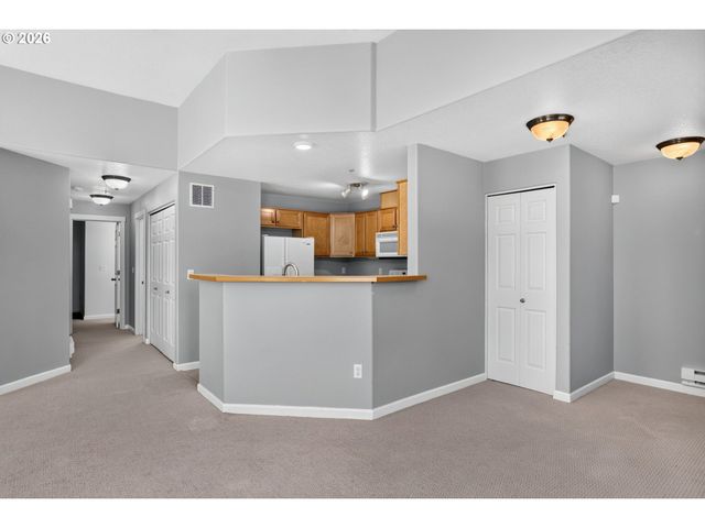 14800 Sw SANDHILL Loop 201, Beaverton, OR 97007