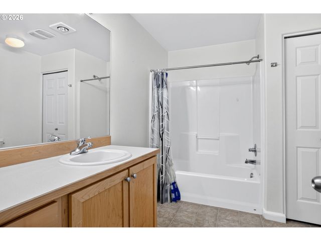 14800 Sw SANDHILL Loop 201, Beaverton, OR 97007
