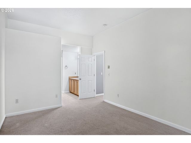 14800 Sw SANDHILL Loop 201, Beaverton, OR 97007