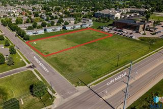 1104 E 73rd St Street, Sioux Falls, SD 57108