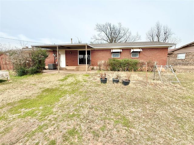 3001 N Peebly Drive, Midwest City, OK 73110