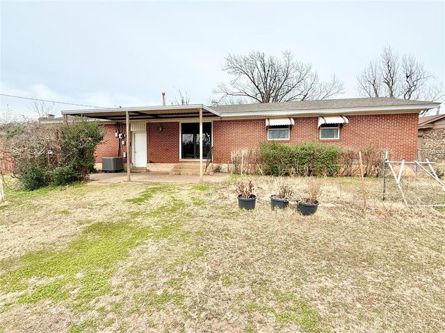 3001 N Peebly Drive, Midwest City, OK 73110