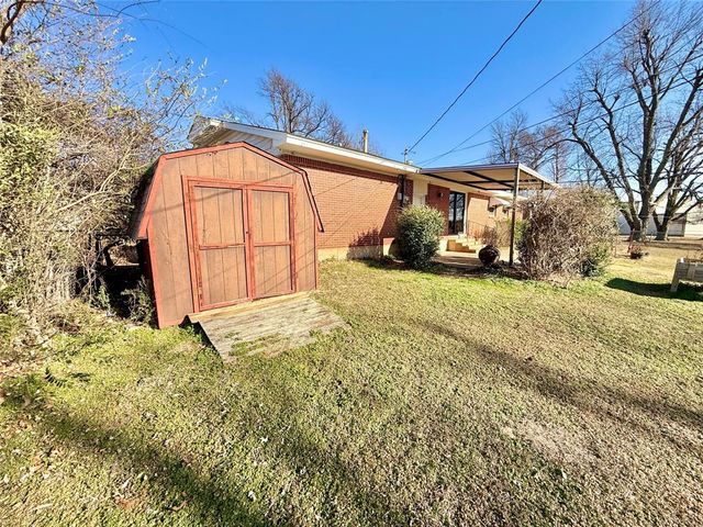 3001 N Peebly Drive, Midwest City, OK 73110