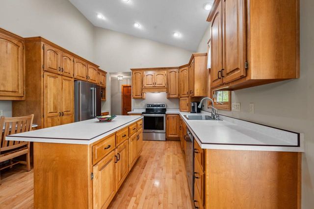 3076 ESSEN ROAD, Green Bay, WI 54311