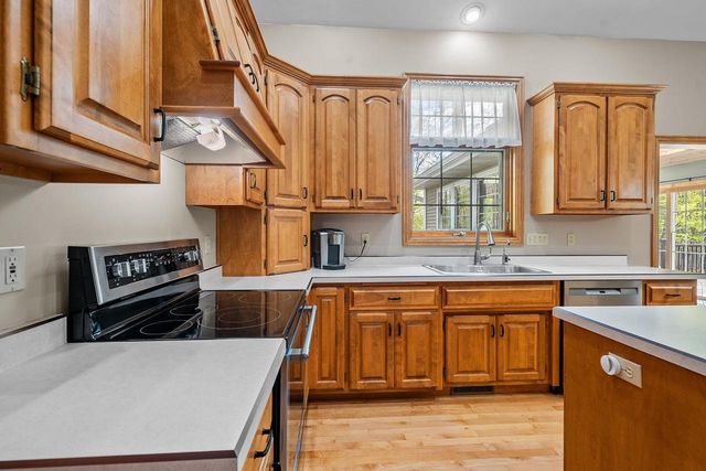 3076 ESSEN ROAD, Green Bay, WI 54311