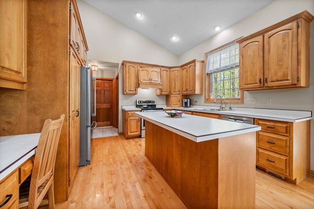 3076 ESSEN ROAD, Green Bay, WI 54311