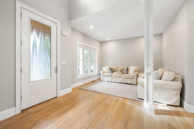 7 Hudson St, Natick, MA 01760