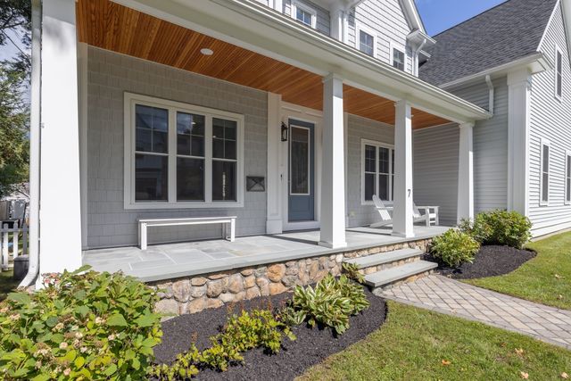 7 Hudson St, Natick, MA 01760