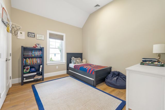 7 Hudson St, Natick, MA 01760