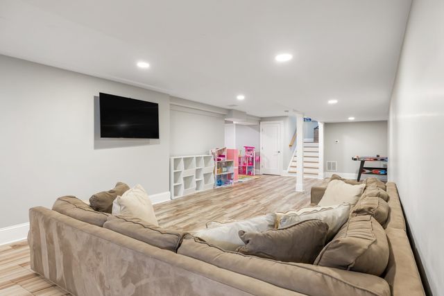 7 Hudson St, Natick, MA 01760