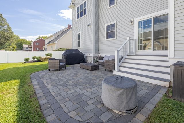 7 Hudson St, Natick, MA 01760
