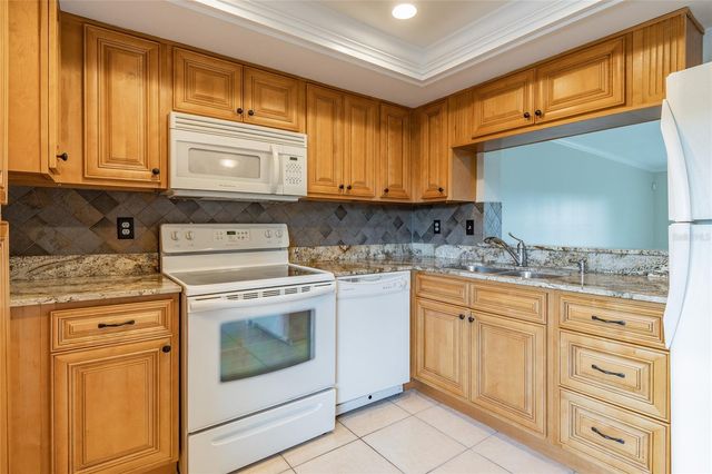 13618 GREENFIELD 305, Tampa, FL 33618