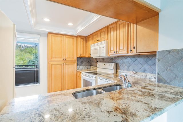 13618 GREENFIELD 305, Tampa, FL 33618