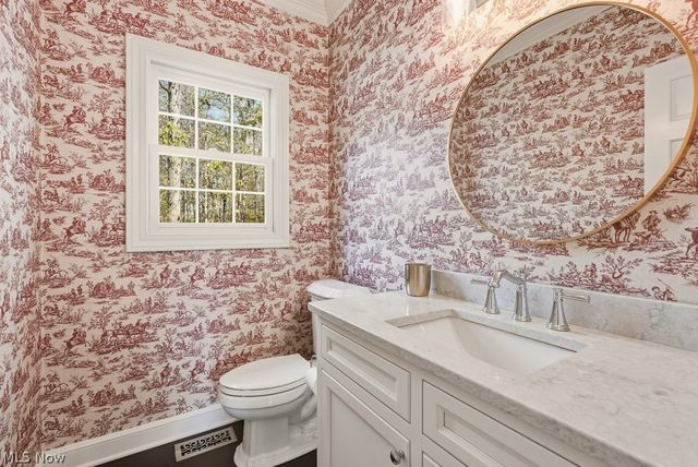 16620 Jennifer Lane, Chagrin Falls, OH 44023