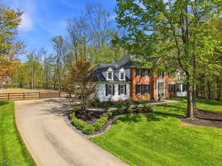 16620 Jennifer Lane, Chagrin Falls, OH 44023
