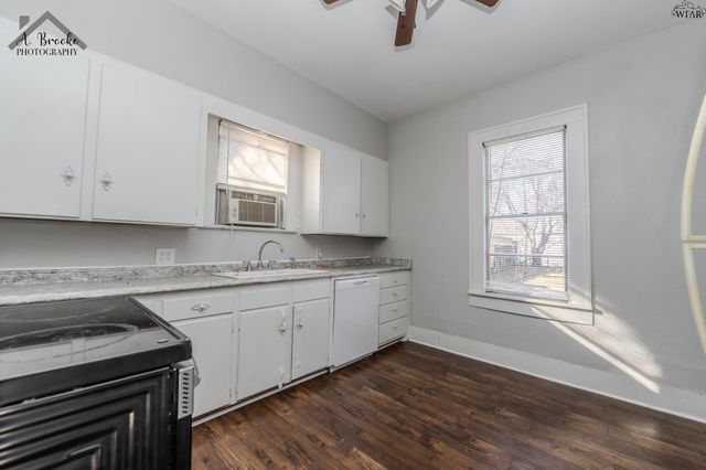 603 E 4TH STREET, Burkburnett, TX 76354