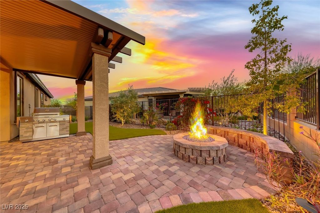 11 Desert Ivy Lane, Henderson, NV 89011