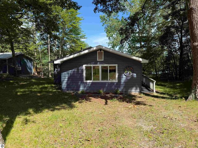 11180 Alpine Drive, Lake, MI 48632