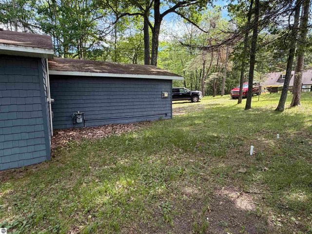 11180 Alpine Drive, Lake, MI 48632
