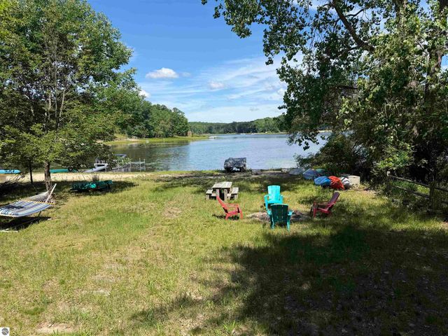 11180 Alpine Drive, Lake, MI 48632