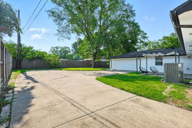 1009 Walnut Street, Irving, TX 75060