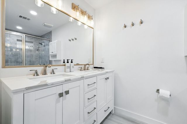 1009 Walnut Street, Irving, TX 75060