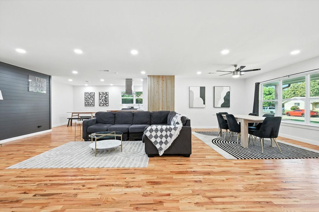 1009 Walnut Street, Irving, TX 75060