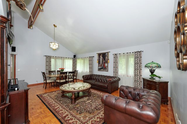 9041 DELPHIA Avenue, Des Plaines, IL 60016
