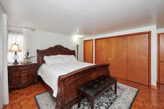 9041 DELPHIA Avenue, Des Plaines, IL 60016