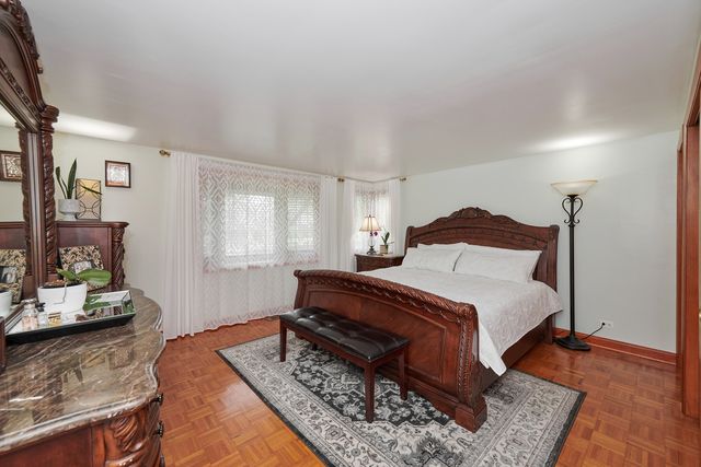 9041 DELPHIA Avenue, Des Plaines, IL 60016