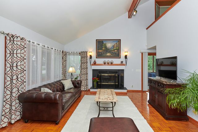 9041 DELPHIA Avenue, Des Plaines, IL 60016