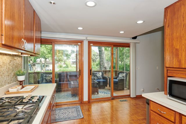 9041 DELPHIA Avenue, Des Plaines, IL 60016
