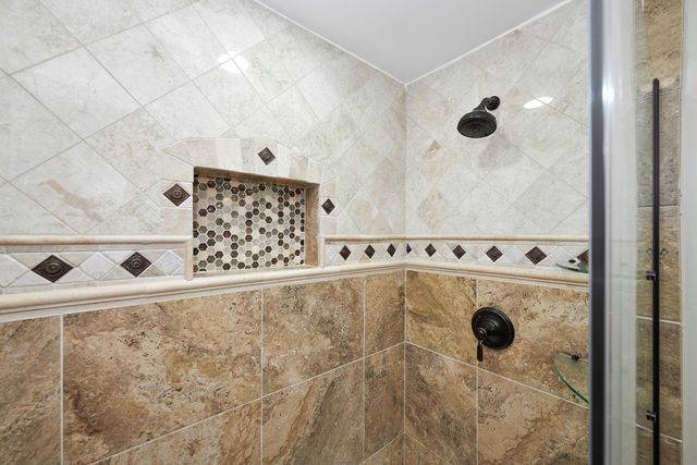 9041 DELPHIA Avenue, Des Plaines, IL 60016