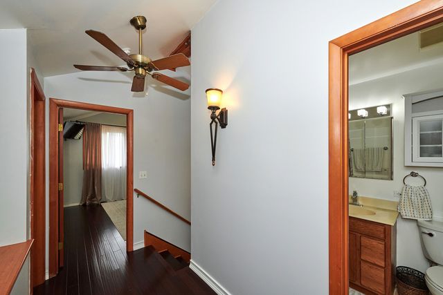 9041 DELPHIA Avenue, Des Plaines, IL 60016