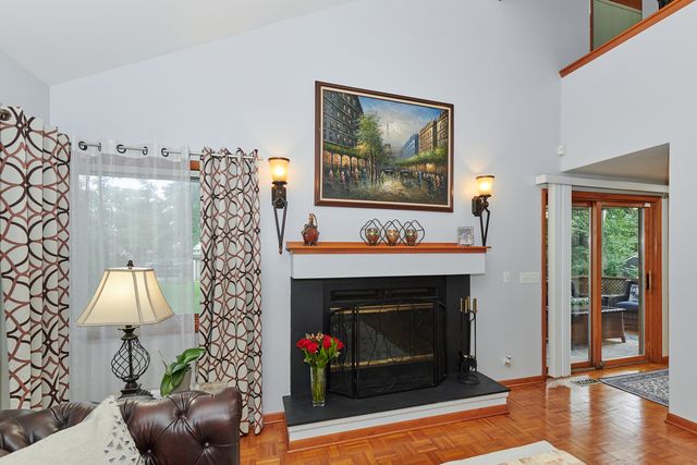 9041 DELPHIA Avenue, Des Plaines, IL 60016