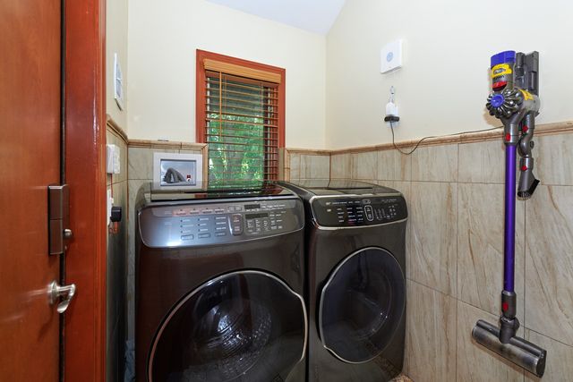 9041 DELPHIA Avenue, Des Plaines, IL 60016