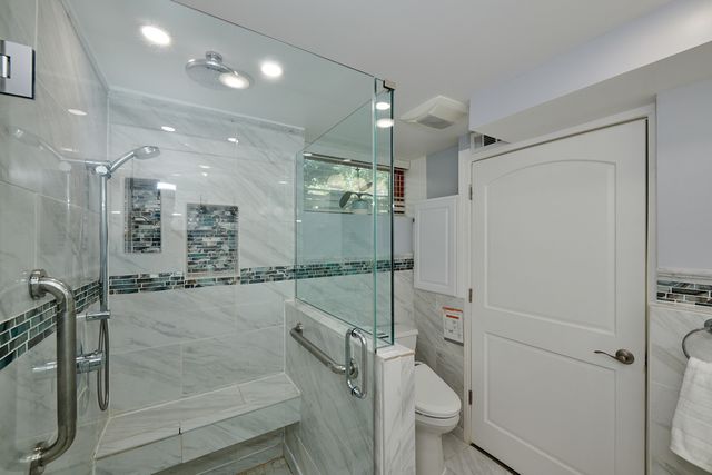 9041 DELPHIA Avenue, Des Plaines, IL 60016