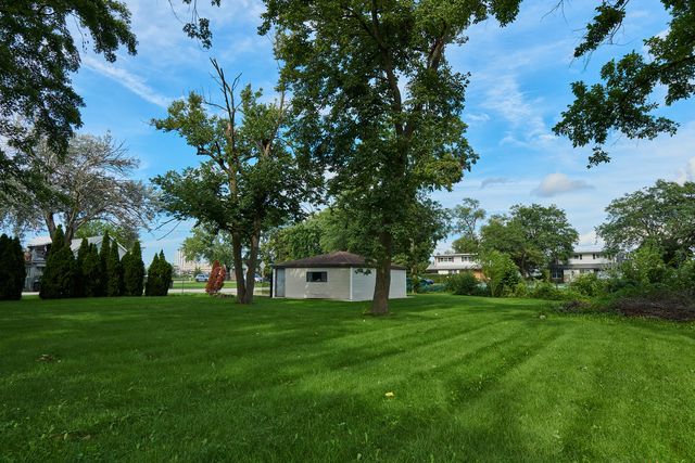 9041 DELPHIA Avenue, Des Plaines, IL 60016