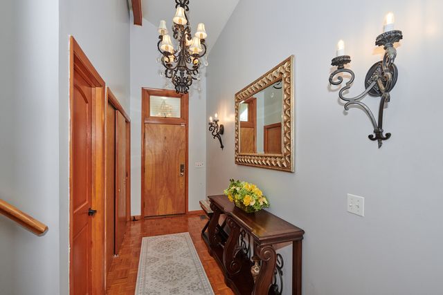 9041 DELPHIA Avenue, Des Plaines, IL 60016
