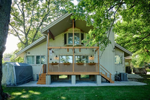 9041 DELPHIA Avenue, Des Plaines, IL 60016