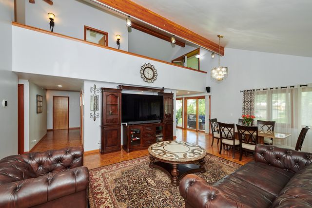 9041 DELPHIA Avenue, Des Plaines, IL 60016