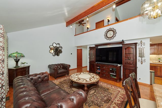 9041 DELPHIA Avenue, Des Plaines, IL 60016
